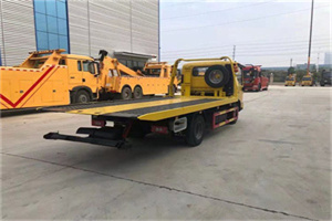 前进区非事故拖车